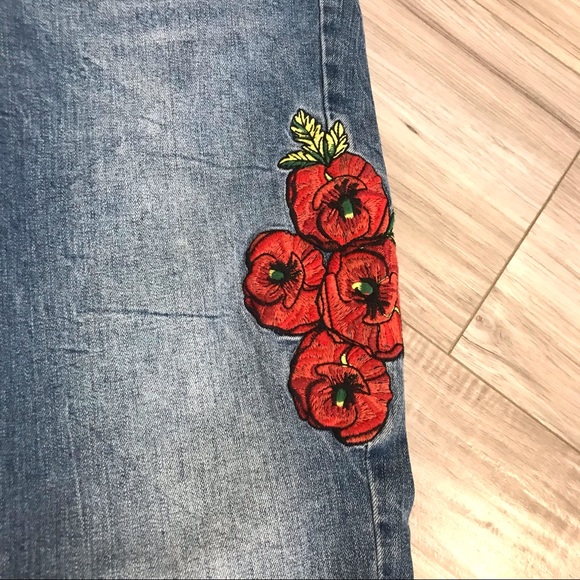ZARA Rose 🌹 Embroidered Jeans - Picture 2 of 3